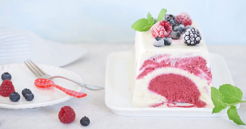 Fruchtiges Beeren-Parfait – cremiges Dessert einfach selbst gemacht