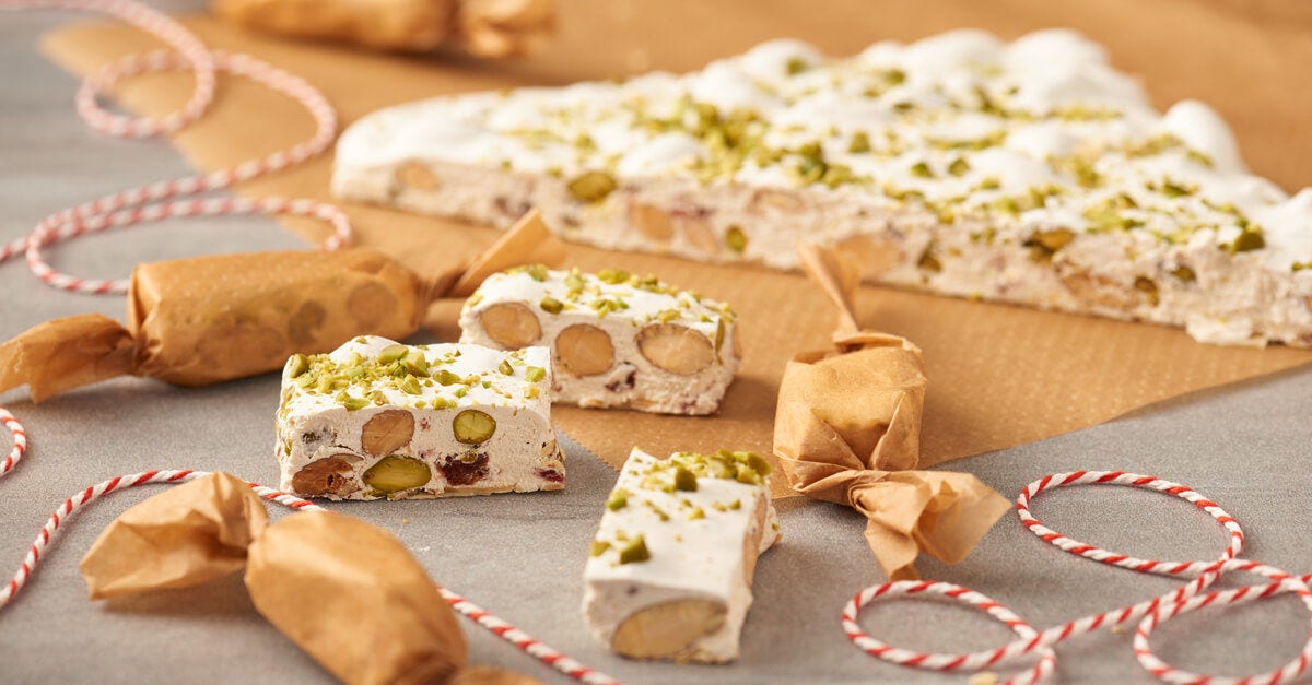 Weißer Nougat selbst gemacht – Turrón mit Mandeln und Pistazien
