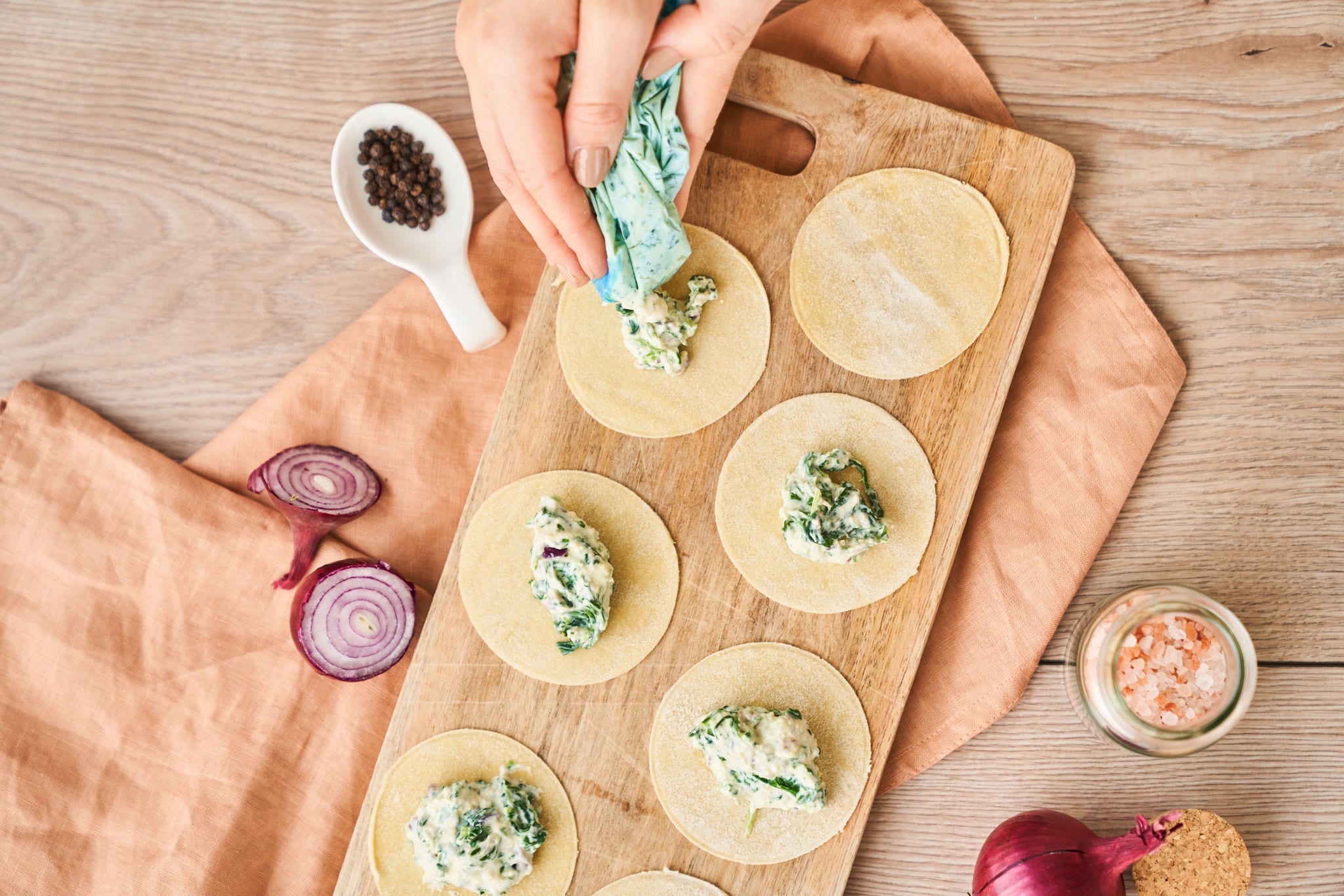Selbstgemachte Tortellini mit Spinat-Ricotta – einfach befüllt mit dem Gefrierbeutel-Trick