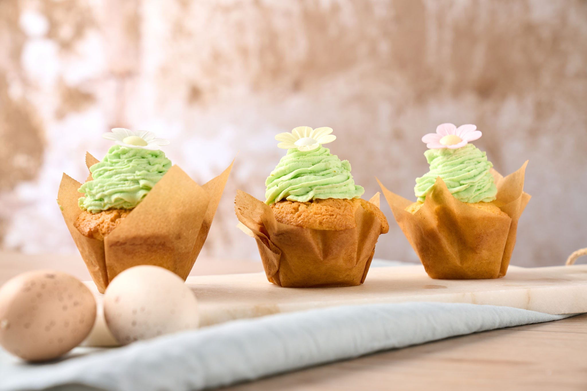 Zitronige Oster-Cupcakes mit cremigem Topping – perfekt für den Osterbrunch