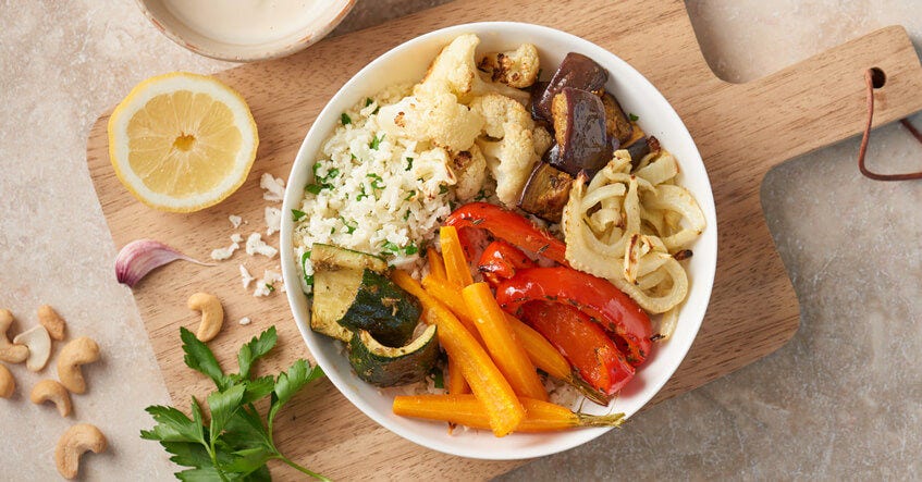 Ofengemüse Bowl mit Blumenkohl-Couscous – bunt, gesund und richtig lecker