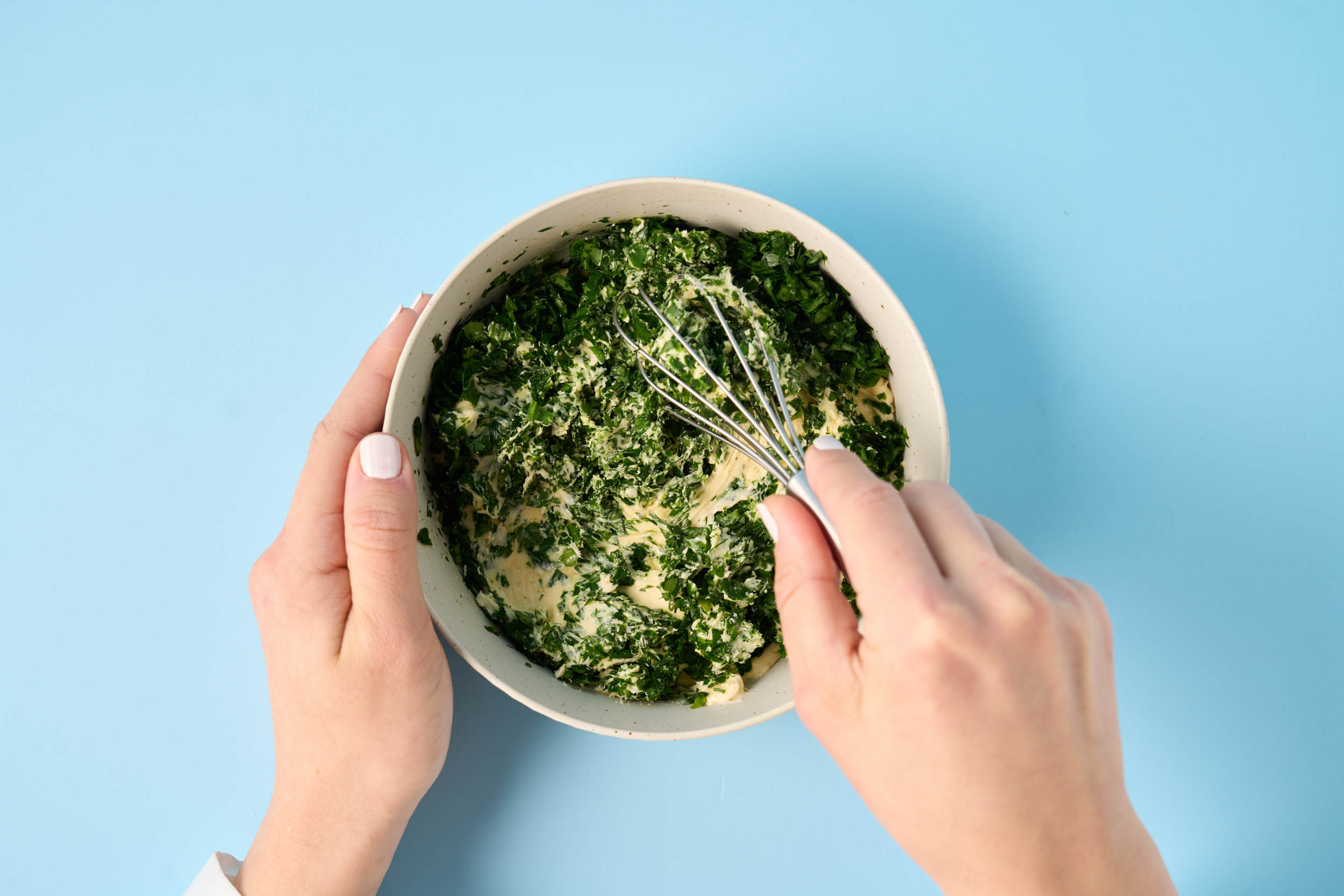 Kräuterbutter einfrieren: So bleibt sie länger frisch!