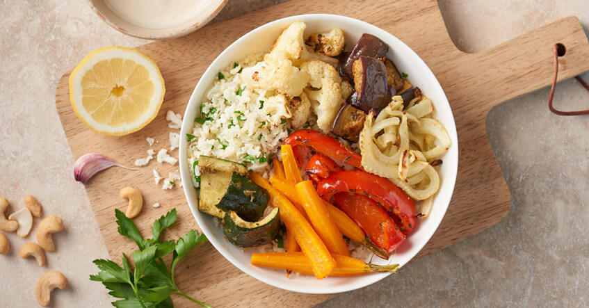 Ofengemüse Bowl mit Blumenkohl-Couscous – bunt, gesund und richtig lecker