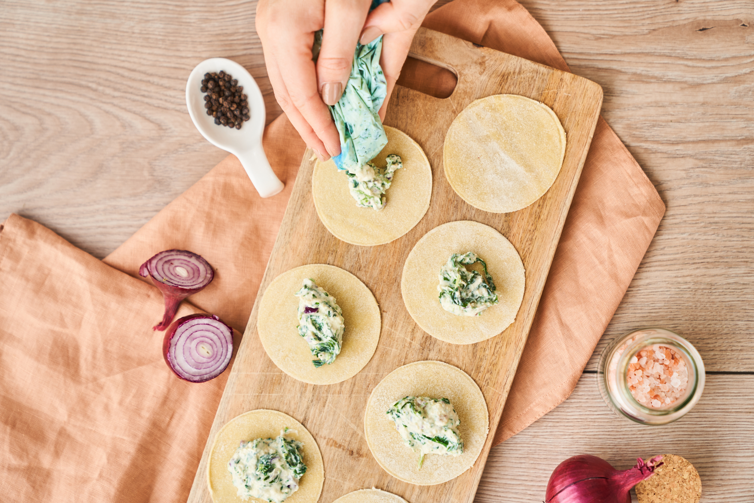 Selbstgemachte Tortellini mit Spinat-Ricotta – einfach befüllt mit dem Gefrierbeutel-Trick