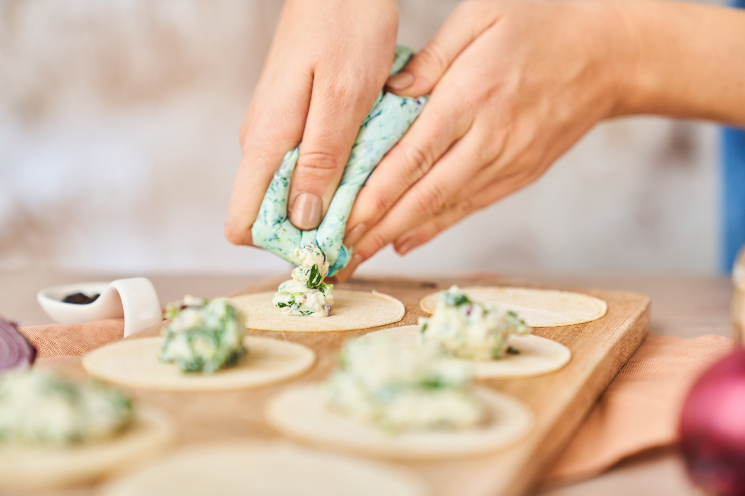 Selbstgemachte Tortellini mit Spinat-Ricotta – einfach befüllt mit dem Gefrierbeutel-Trick