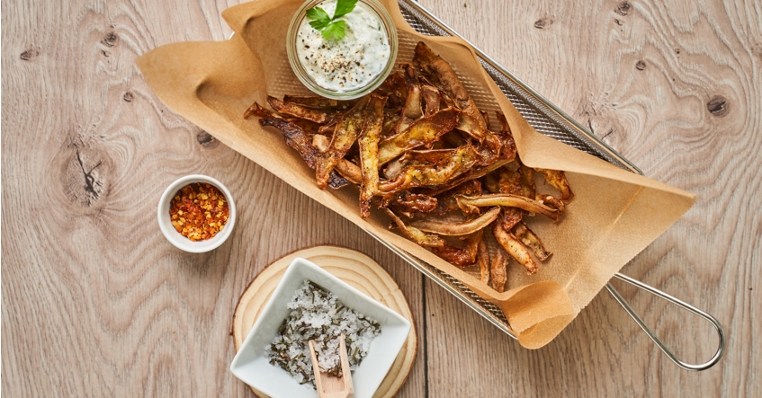 Selbstgemachte Kartoffelchips aus übrig gebliebenen Kartoffelschalen