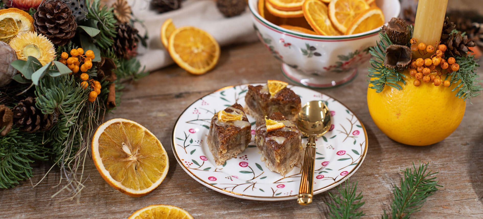 Weihnachtlicher Tisch mit Nussgebäck von Cooking Cathrin